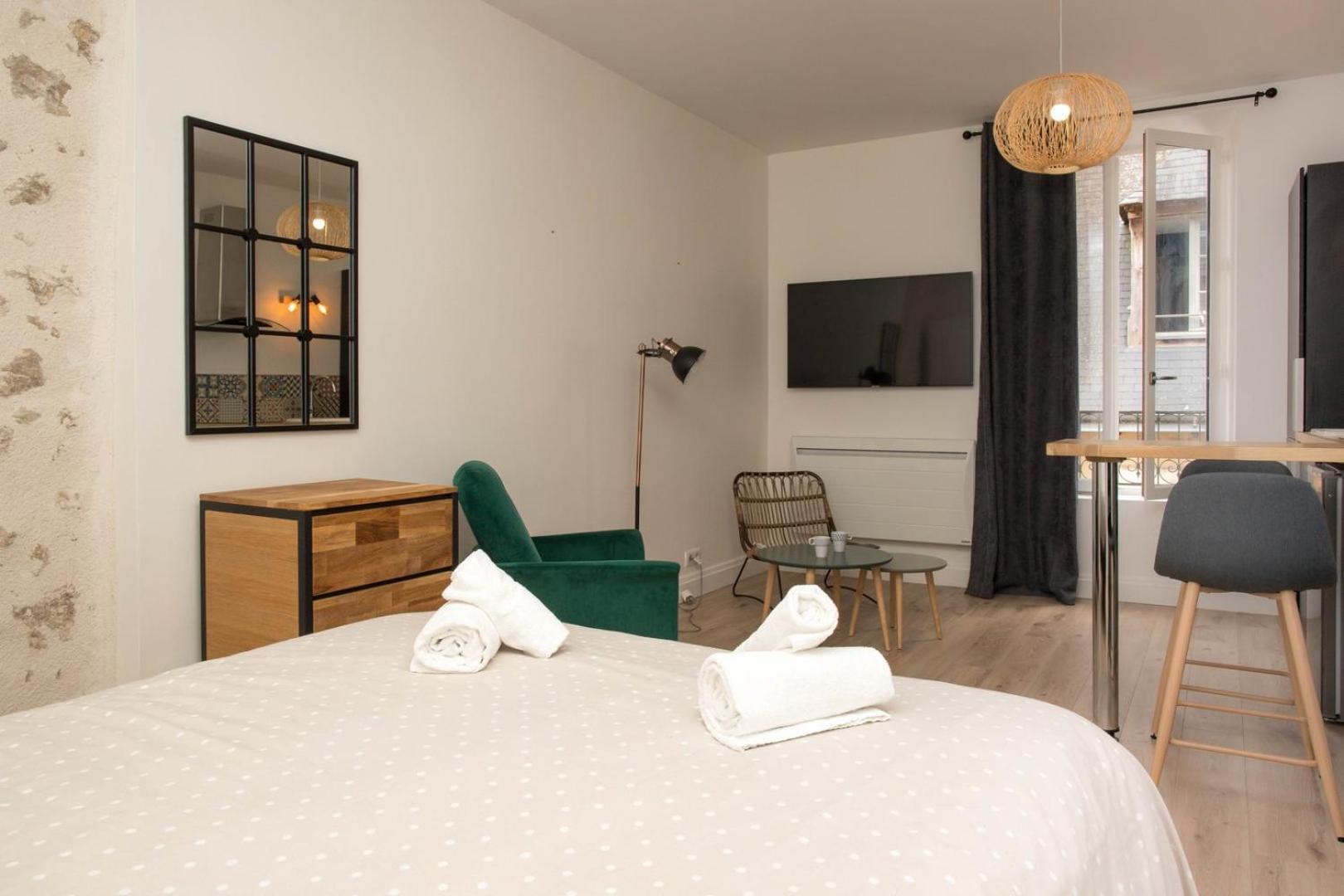 Grand Studio Industriel Dans Le Centre Historique Apartment Поатие Екстериор снимка