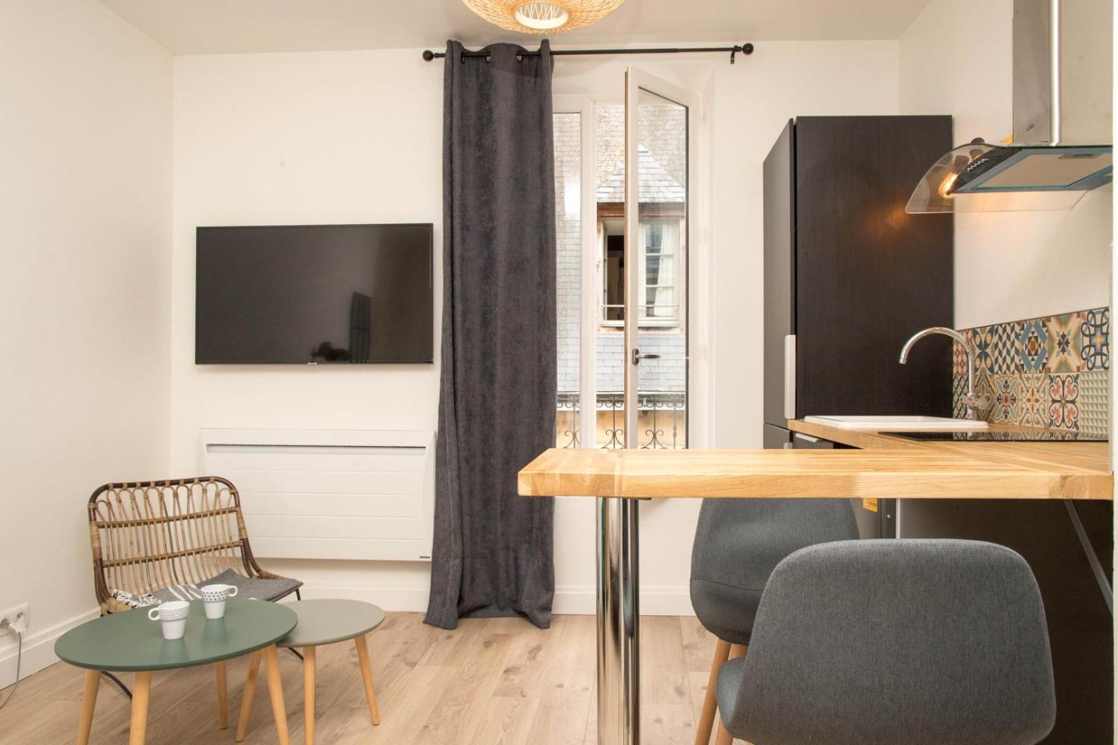 Grand Studio Industriel Dans Le Centre Historique Apartment Поатие Екстериор снимка